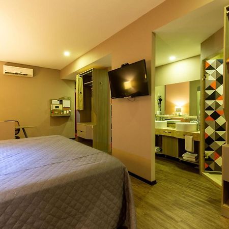 לאון Hotel Glow Point - Mulza מראה חיצוני תמונה