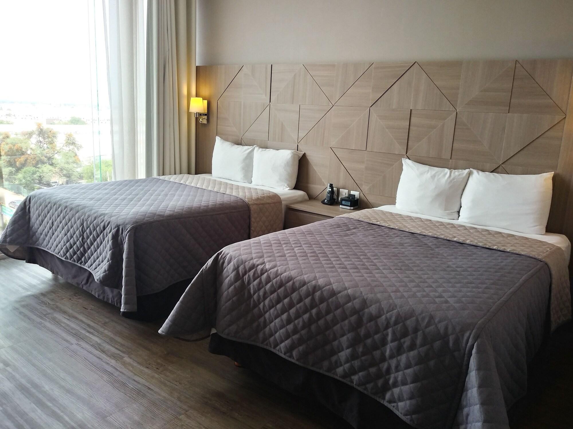 לאון Hotel Glow Point - Mulza מראה חיצוני תמונה
