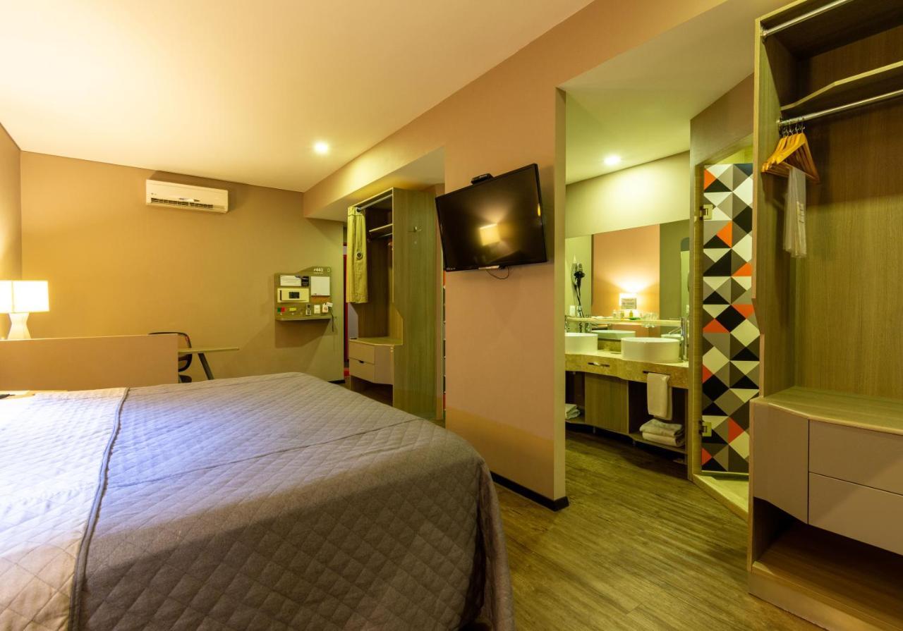 לאון Hotel Glow Point - Mulza מראה חיצוני תמונה