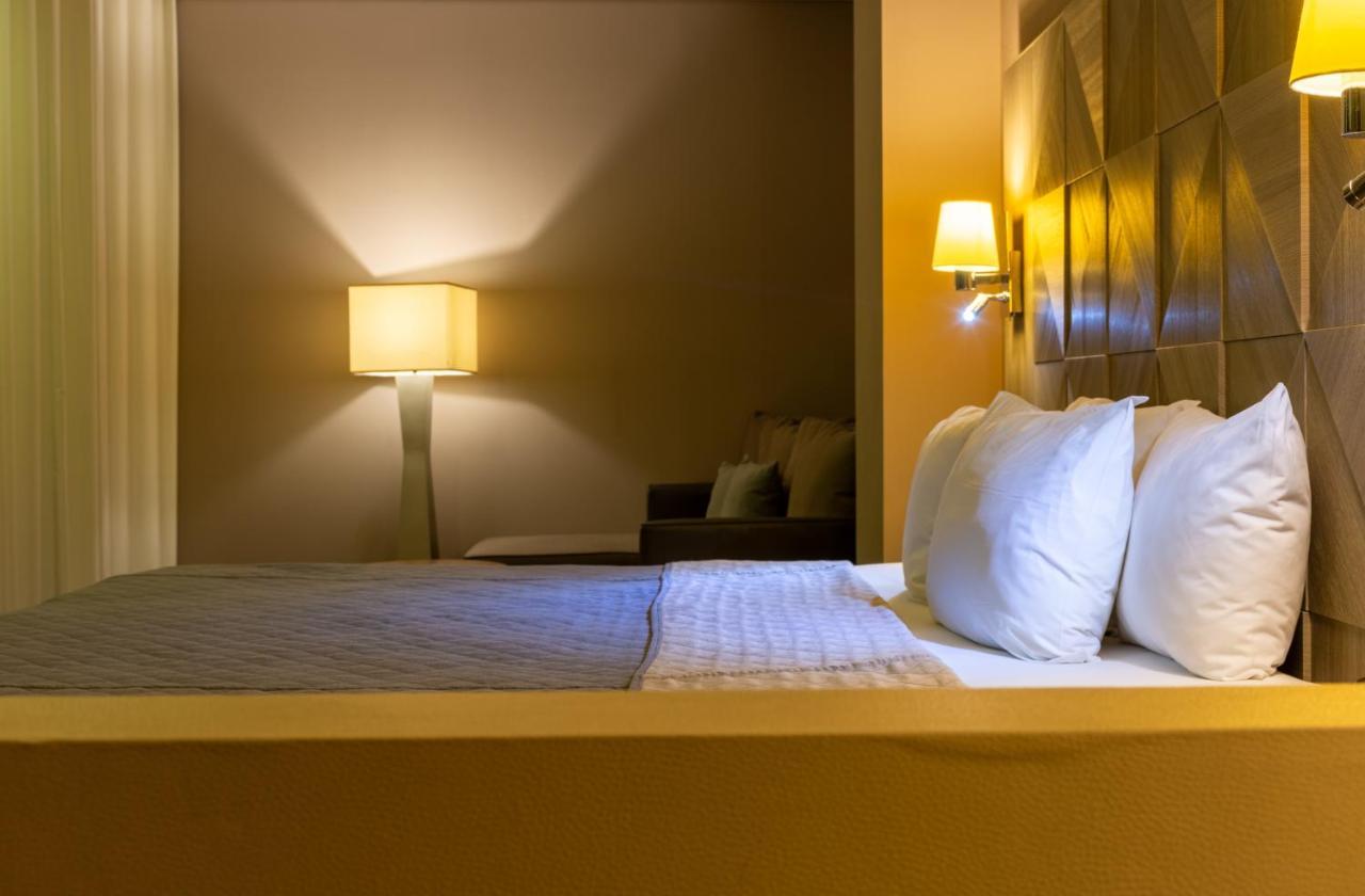 לאון Hotel Glow Point - Mulza מראה חיצוני תמונה